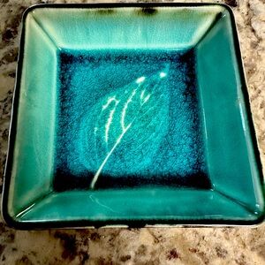 Trinket dish aqua with leaf design